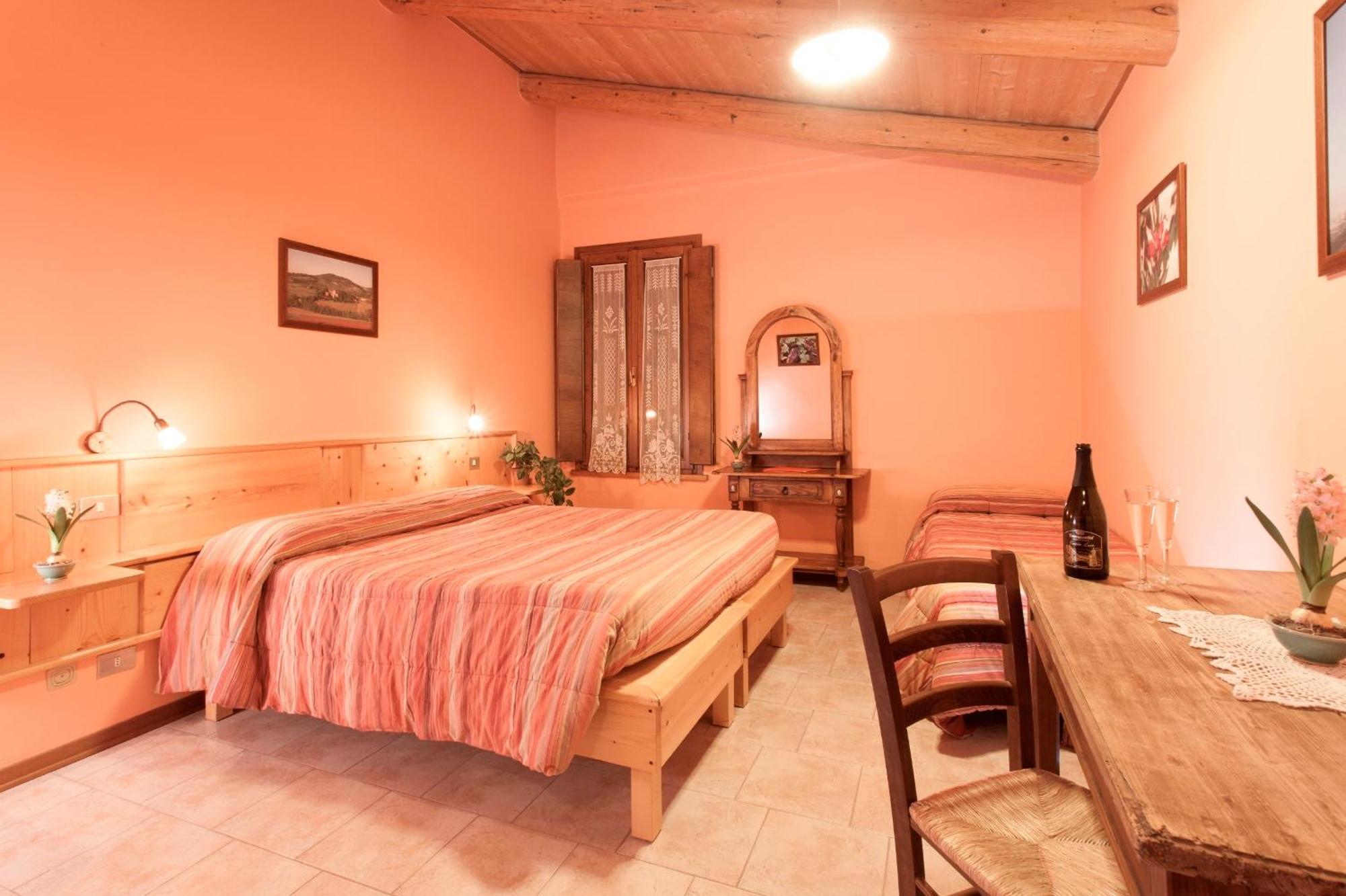 Agriturismo Torrazzetta Casteggio Zimmer foto